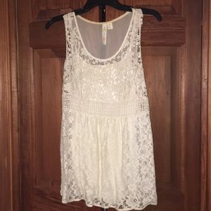 Sleeveless Lacey Top with Lining